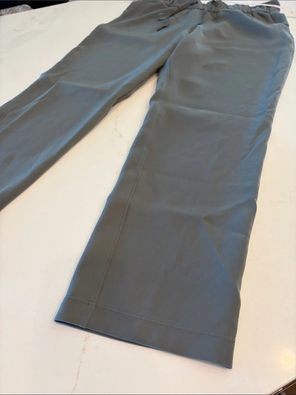 Ladies lululemon athletica Olive greenJogger Pants with elastic waist